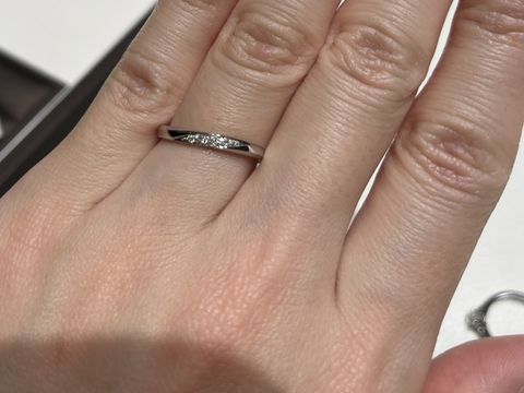 【アイプリモ(I-PRIMO)の口コミ】 ダイヤがついているデザインで、シンプルな指輪を探していました。結婚指…