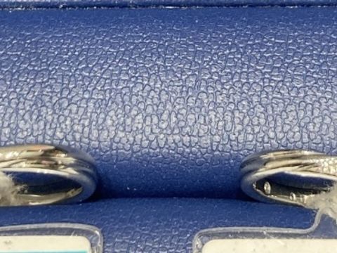 【銀座ダイヤモンドシライシの口コミ】 お揃いであることがわかる形のデザイン、微妙に異なるストーンの入り方、2…