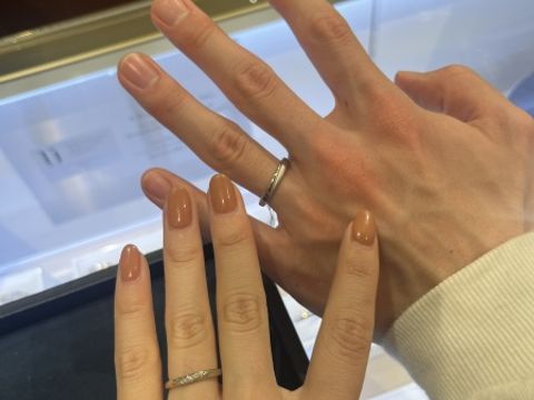 【4℃ BRIDAL(ヨンドシーブライダル)の口コミ】 ストレートタイプですが、ダイヤがななめに入っているデザインがすごくお…