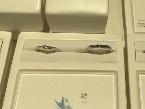 【俄(にわか)の口コミ】 デザインが他にはない結び目のデザインで珍しく可愛いと思ったため試着し…