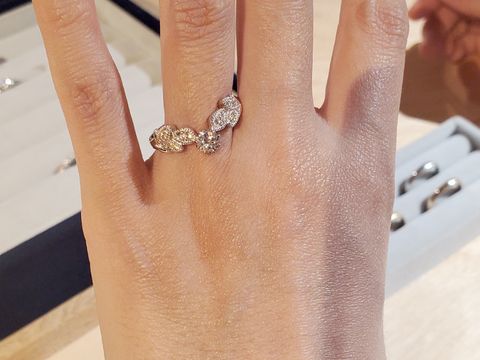 【ith(イズ)の口コミ】 ボタニカルな葉のモチーフがとても可愛く、他とかぶることのないデザイン…