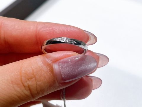 【アイプリモ(I-PRIMO)の口コミ】 リング全周にひねりが入っておりデザイン性があるところが良かったです。
…