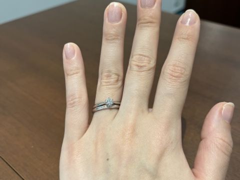 【銀座ダイヤモンドシライシの口コミ】 デザインがストレートでシンプルなもの、ダイヤが少し入っているものが好…