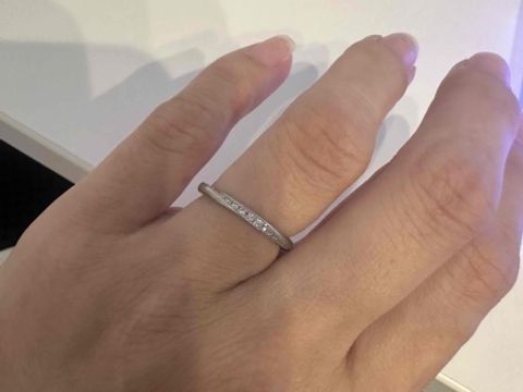 【銀座ダイヤモンドシライシの口コミ】 シンプルでどんな服装どんな手先の方でも合うデザインだと思います。
女性…