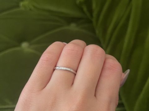 【アイプリモ(I-PRIMO)の口コミ】 付け心地が良くシンプルすぎないもので探していました。
ダイヤの数も多い…