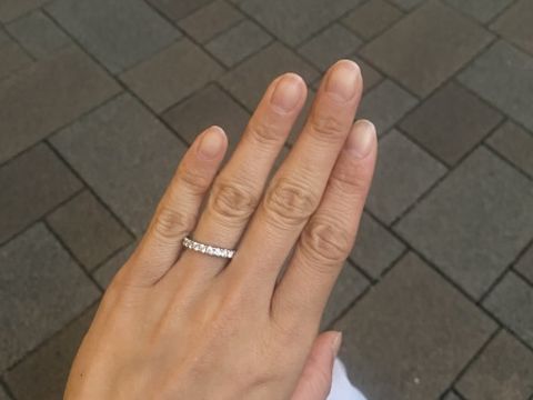 【ラザール ダイヤモンド(LAZARE DIAMOND)の口コミ】 一石に比べて引っ掛かりがないため、日常的に付けやすいこと、年齢を重ね…