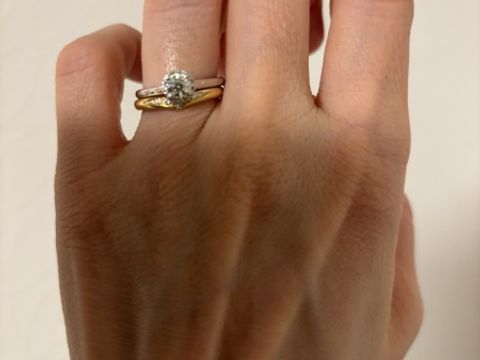 【銀座ダイヤモンドシライシの口コミ】 ぐるりとメレダイヤで囲まれたヘイローリングが欲しいと思っていました。
…