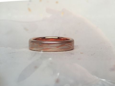 【杢目金屋(もくめがねや)の口コミ】 婚約指輪で木目金屋のリングを先に作っていました。
いろいろと試しました…
