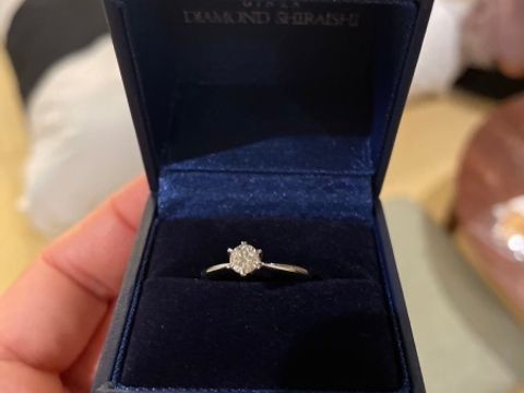 【銀座ダイヤモンドシライシの口コミ】 「プロポーズリング」というのがあり、まず石だけ選べたので、プロポーズ…