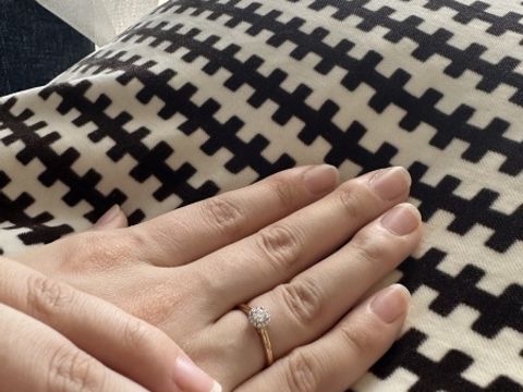 【銀座ダイヤモンドシライシの口コミ】 数あるデザインの中から、Smiling Himawariを購入いたしました。その名前…