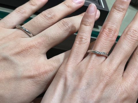 【アイプリモ(I-PRIMO)の口コミ】 デザイン重視でした。
ダイヤが斜めに入った指輪を探しており、物によって…