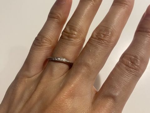 【アイプリモ(I-PRIMO)の口コミ】 ダイヤモンドのキラキラがとてもきれいです。内側には刻印や誕生石を埋め…