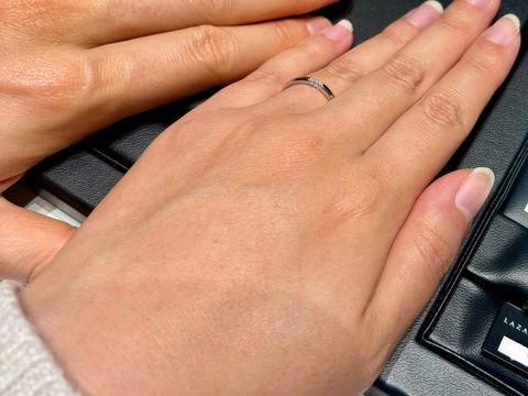 【ラザール ダイヤモンド(LAZARE DIAMOND)の口コミ】 メレダイヤモンドが3面についていてどの角度から見てもキラキラです。自分…