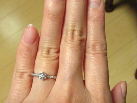 【ICHAROI(イサロイ)の口コミ】 様々な店舗で試着した中で一番指にしっくりときたので購入しました。ダイ…