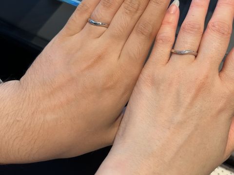 【エクセルコダイヤモンド(EXELCO DIAMOND)の口コミ】 曲線のデザインが指を長く見せてくれて、手にフィットするプラチナ素材の…