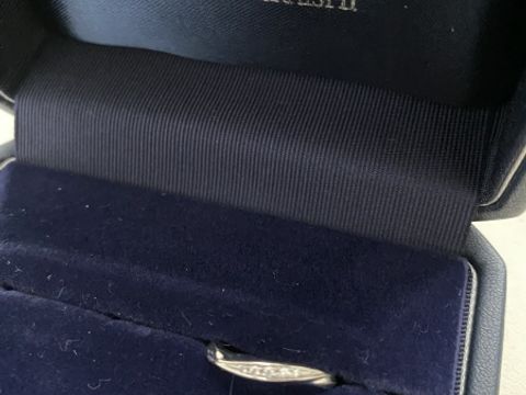 【銀座ダイヤモンドシライシの口コミ】 シンプルで付けやすい指輪です。婚約指輪と重ね付けしても可愛いデザイン…