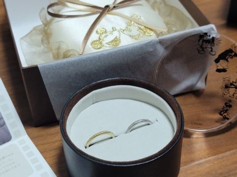 【Disney STEAMBOAT WILLIE(ディズニー スチームボートウィリー)の口コミ】 よく見ると、ミッキーの形がデザインされているのがお気に入りです。指輪…