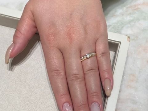 【ブシュロン(BOUCHERON)の口コミ】 個性的なデザインのリングでした。
他の人と被りたく無い人や、ファッショ…