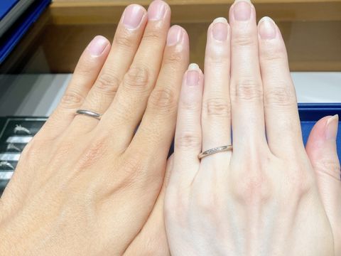 【銀座ダイヤモンドシライシの口コミ】 新婦用の指輪のデザインに一目惚れしたからです。シンプルなものも良かっ…