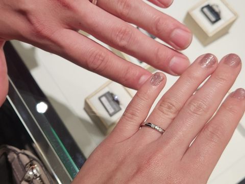 【ラザール ダイヤモンド(LAZARE DIAMOND)の口コミ】 平打ちの形でミル打ちがポイントです。かなり繊細で細かなミルが入ってお…