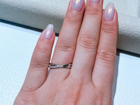 【和光ブライダルブティックギンザの口コミ】 インスタやwebで見て素敵だなと思っていました。
2本の指輪が交差するよう…