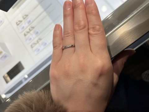 【MIKIMOTO(ミキモト)の口コミ】 ダイヤが入っているもので探していて1粒と3粒と迷っていましたがこちらは3…