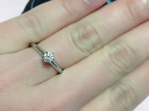 【ティファニー(Tiffany & Co.)の口コミ】 初めから婚約指輪は女性の憧れでもあるティファニーと決めていましたが、…