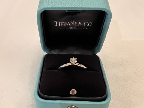【ティファニー(Tiffany & Co.)の口コミ】 人気のデザインで、シンプルなデザインだけど、ダイヤが映えてとても可愛…