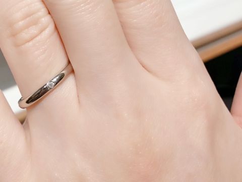 【銀座ダイヤモンドシライシの口コミ】 結婚指輪はシンプルで何歳になっても使えるモノを探していたので、こちら…