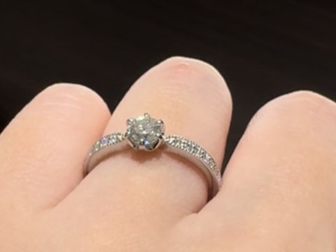 【アイプリモ(I-PRIMO)の口コミ】 指輪のデザインはもともと決まっていたのですが、細身で且つダイヤモンド…