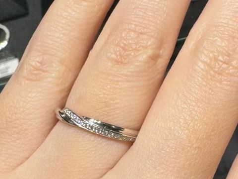 【エクセルコダイヤモンド(EXELCO DIAMOND)の口コミ】 毎日するものなので、シンプルな中にも華やかさが欲しいと思って居た中で…