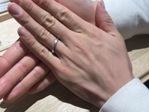 【ith(イズ)の口コミ】 指輪のデザインが全体的にシンプルでいいないった印象でした。
キラキラし…