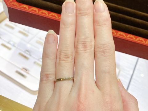 【カルティエ(Cartier)の口コミ】 とてもシンプルなデザインで、プラチナ素材で普段使いしやすいと思いまし…