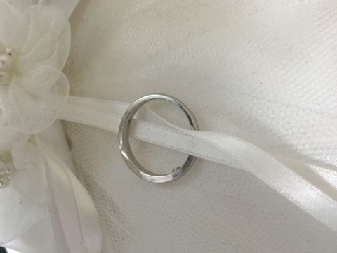 【Preuve(プルーヴ)の口コミ】 婚約指輪とかさねづけしたかったので、結婚指輪はあえてシンプルにしまし…