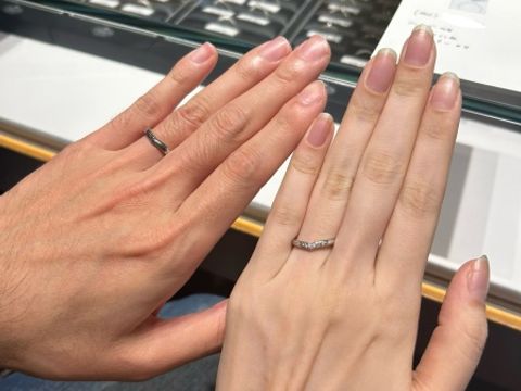 【エクセルコダイヤモンド(EXELCO DIAMOND)の口コミ】 他のブランドにはなかなかないデザインです。遠目から見ると普通のリング…