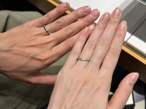 【銀座ダイヤモンドシライシの口コミ】 リングがしっかりV字のラインになっていて、他にはなくとても綺麗です。指…