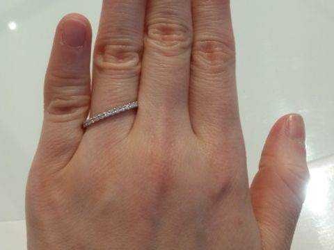 【FOREVERMARK(フォーエバーマーク)の口コミ】 シンプルなハーフエタニティリングを探していたので、紹介してもらいまし…