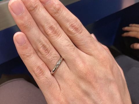【ROYAL ASSCHER(ロイヤル・アッシャー)の口コミ】 男性的にも落ち着いたデザインで素敵です。また以下妻からですが、似たよ…
