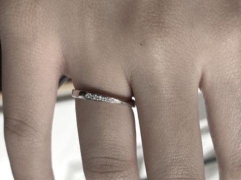 【銀座ダイヤモンドシライシの口コミ】 この時点では、細いながらも着け心地の良いものを探していました。今まで…