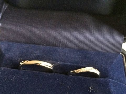 【銀座ダイヤモンドシライシの口コミ】 ダイヤモンド付きがよかったのですが、指輪が回ってしまうときに隣の指に…