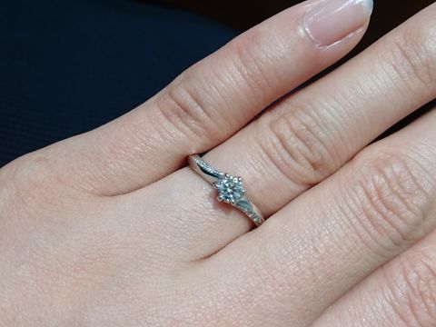 【銀座ダイヤモンドシライシの口コミ】 ソリティアに憧れがあり、しかし特別な日だけでなく普段から使えるような…