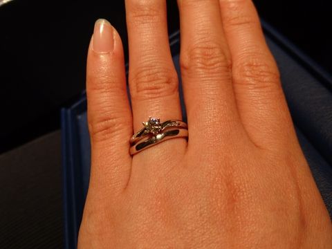 【銀座ダイヤモンドシライシの口コミ】 婚約指輪は私の気に入ったデザインを選ばせてもらったので、普段アクセサ…