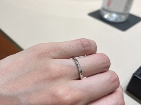 【ティファニー(Tiffany & Co.)の口コミ】 ダイヤモンドが3つ入っていて、輝きがあり、付けていると気分が上がる。シ…