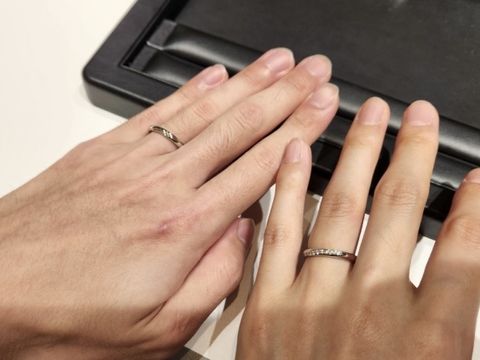 【ラザール ダイヤモンド(LAZARE DIAMOND)の口コミ】 斜めにデザインが入ってることで、主張しすぎないもののダイヤモンドの輝…