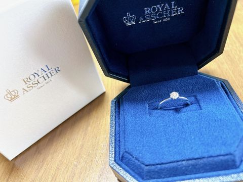 【ROYAL ASSCHER(ロイヤル・アッシャー)の口コミ】 ダイヤも然ることながら、つけ心地が試着した他のメーカーに比べても断然…