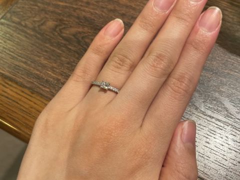 【ティファニー(Tiffany & Co.)の口コミ】 トップの大きいダイヤモンドが、ゴージャス感があり可愛いです。トップの…