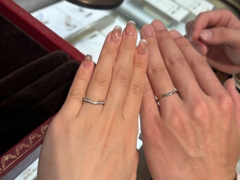 【カルティエ(Cartier)の口コミ】 緩やかなカーブが指を長く見せてくれます。また、ペアデザインで購入でき…