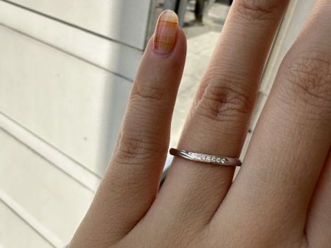 【俄(にわか)の口コミ】 プロポーズでもらった婚約指輪に合うものを探し、
「購入するだろう」と意…