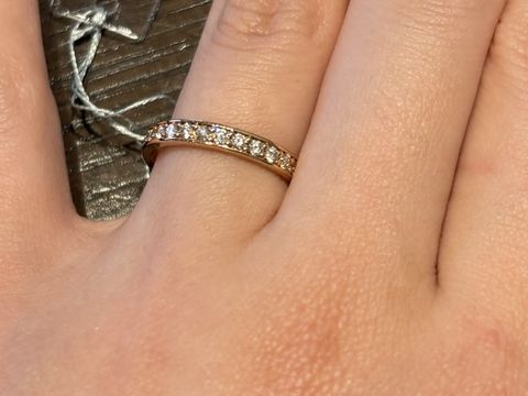 【COCKTAIL(カクテル)の口コミ】 【デザインについて】
ハーフエタニティのリングで、ゴールドのものが珍し…