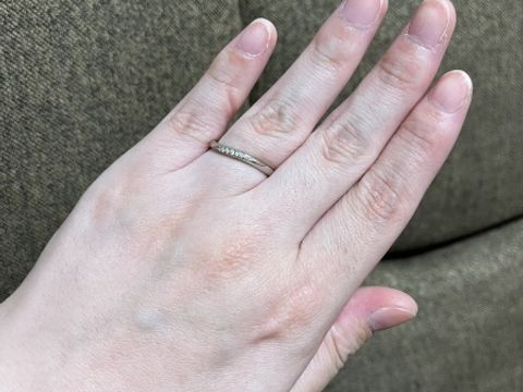 【4℃ BRIDAL(ヨンドシーブライダル)の口コミ】 結婚指輪なので、毎日つけられるものということで選びましたがあまり太す…